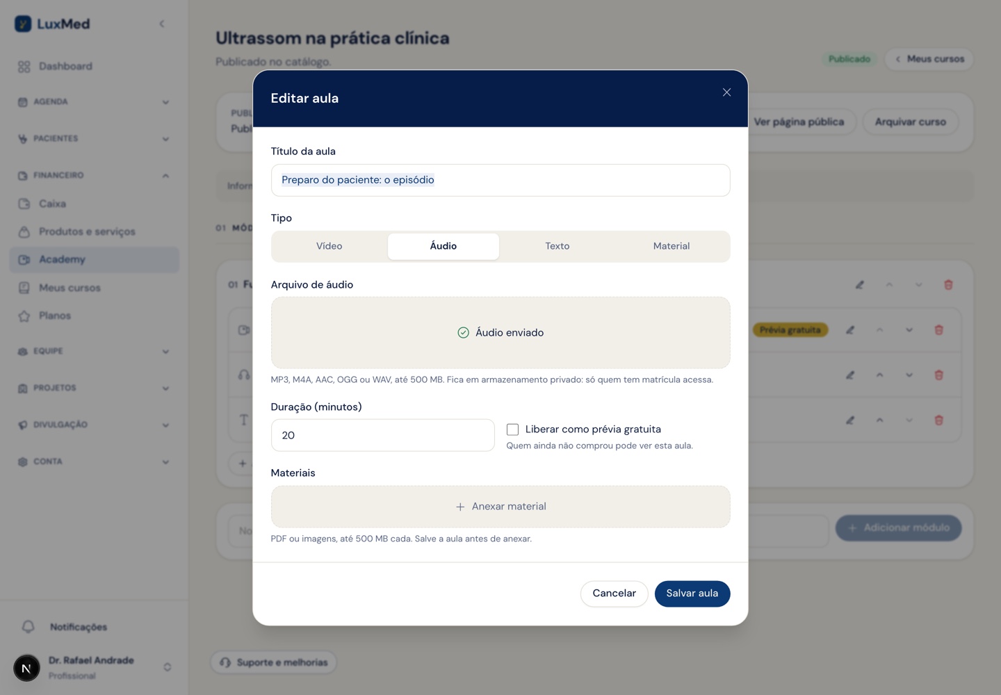 Editor de aula do produtor com o tipo Áudio selecionado e o arquivo enviado