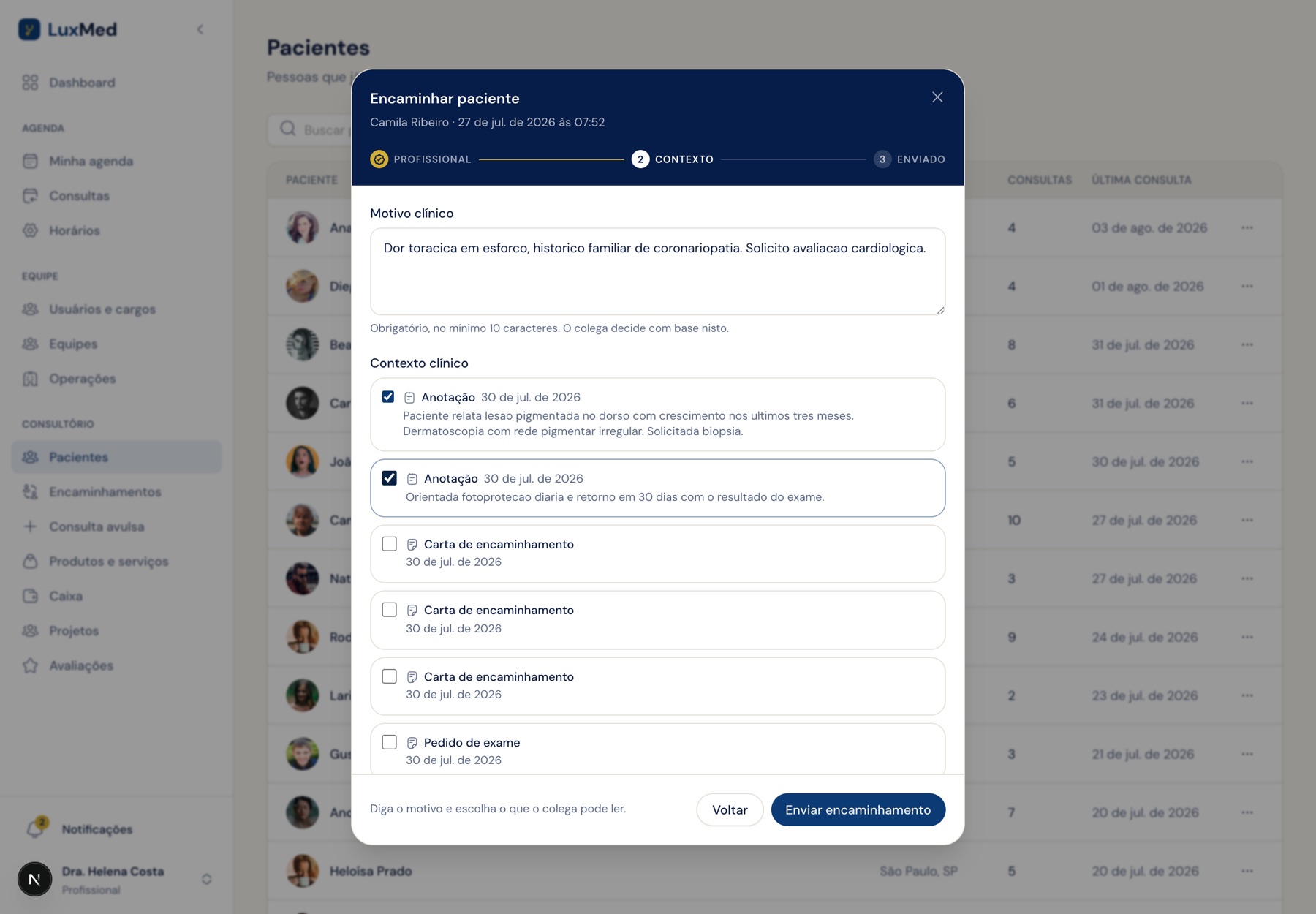 Janela Encaminhar paciente no passo Contexto, com motivo clínico e anotações marcadas para compartilhar