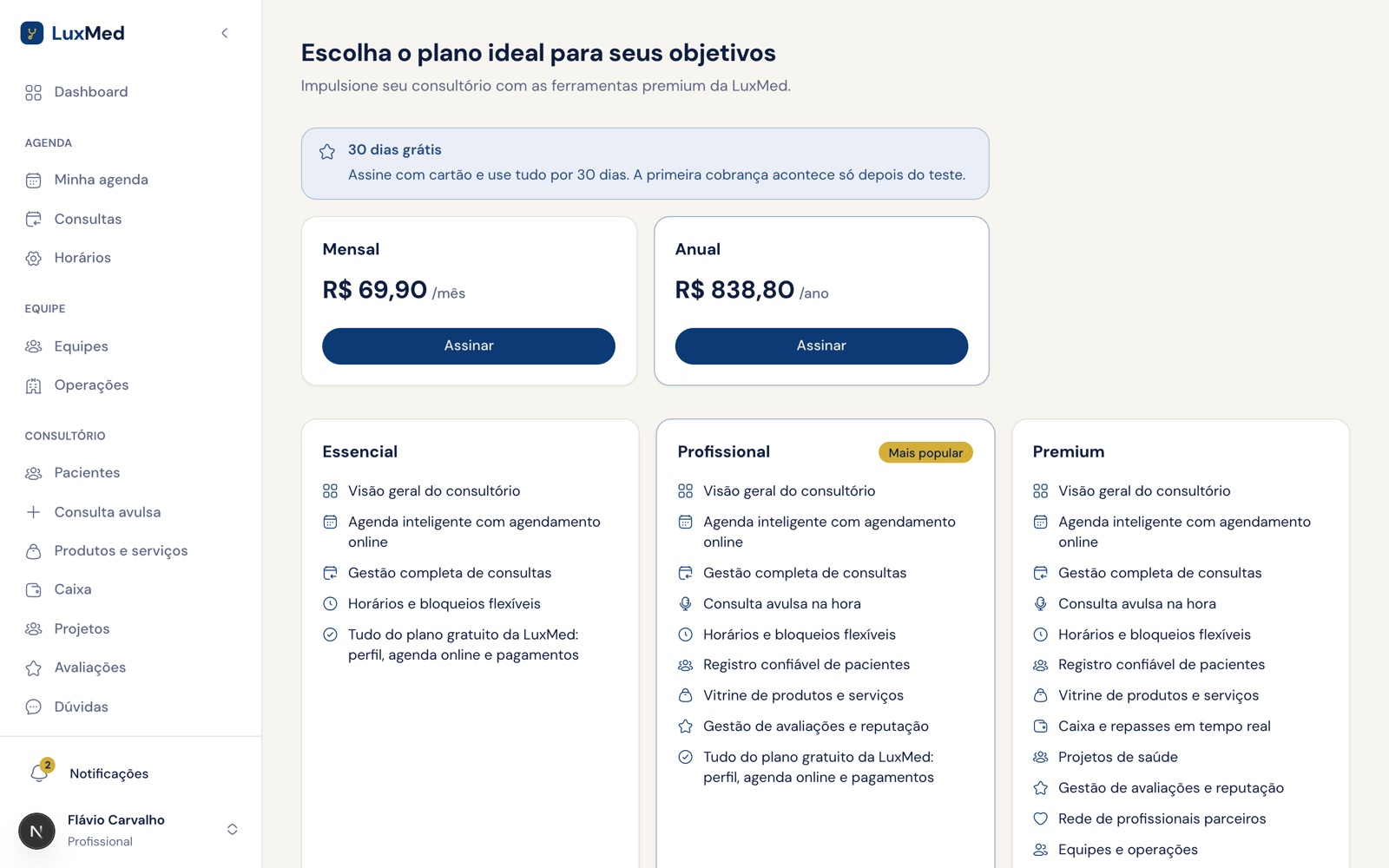 Tela de Planos do profissional com as opções de assinatura mensal e anual do plano PRO e o aviso de 30 dias de teste