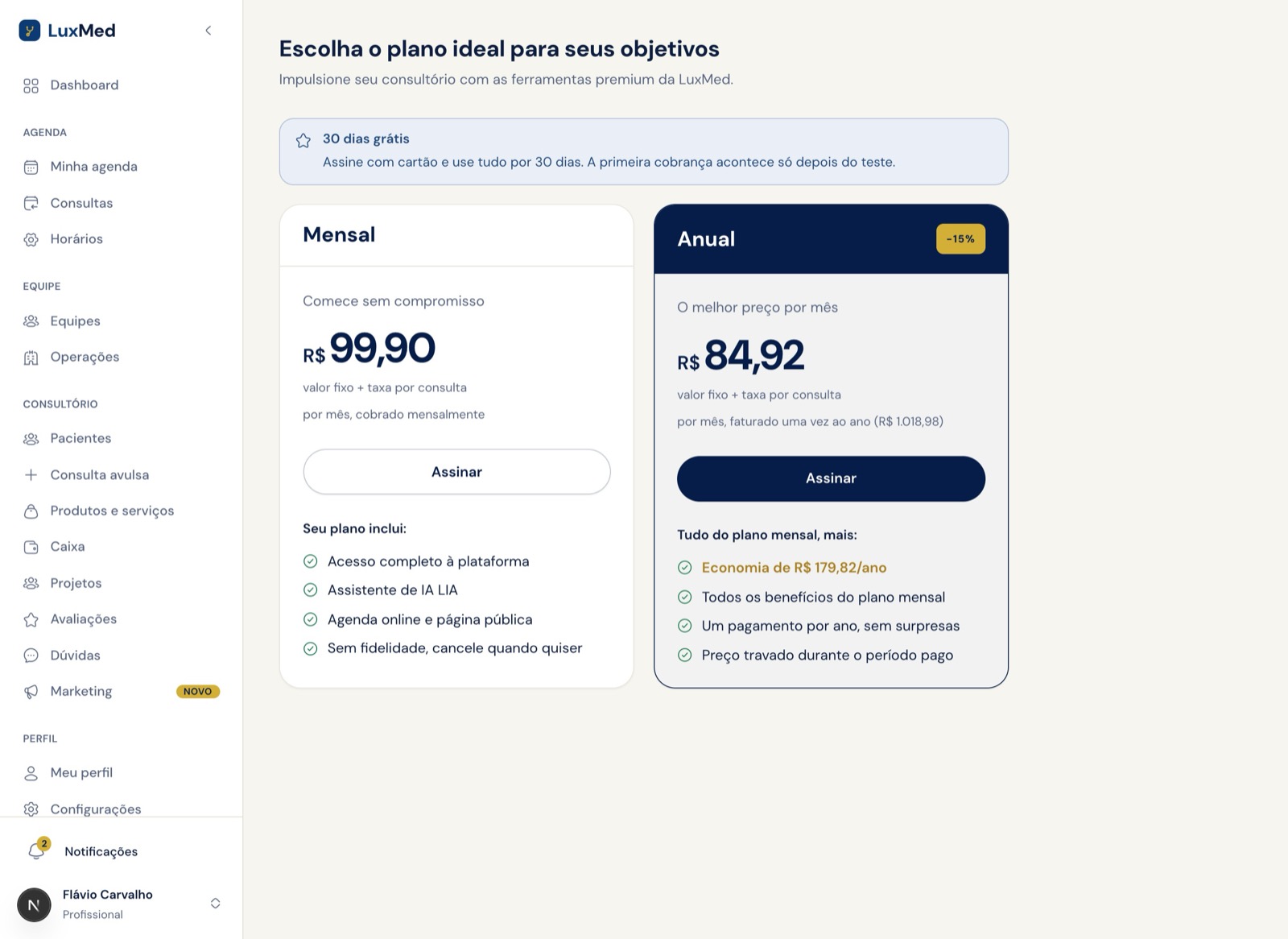 Tela de Planos do profissional com os cartões mensal e anual no desenho da página pública, com aviso de teste gratuito
